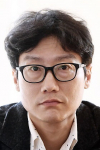 Сценарист, Режиссер, Продюсер, Монтажер, Оператор Хван Дон-хёк