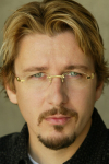 Режиссер, Сценарист, Продюсер, Актер, Монтажер Скотт Дерриксон