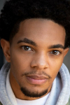 Актер Xavier Mills